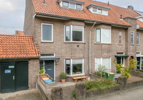 Wat is een hip versus zadeldak?